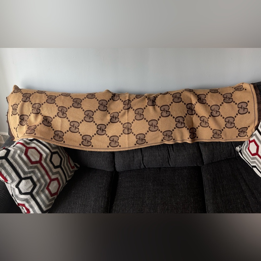Authentic Gucci Scarf - Picture 5 of 8